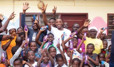 هدّاف العين لابا كودجو يوفر احتياجات الطلاب في 20 مدرسة