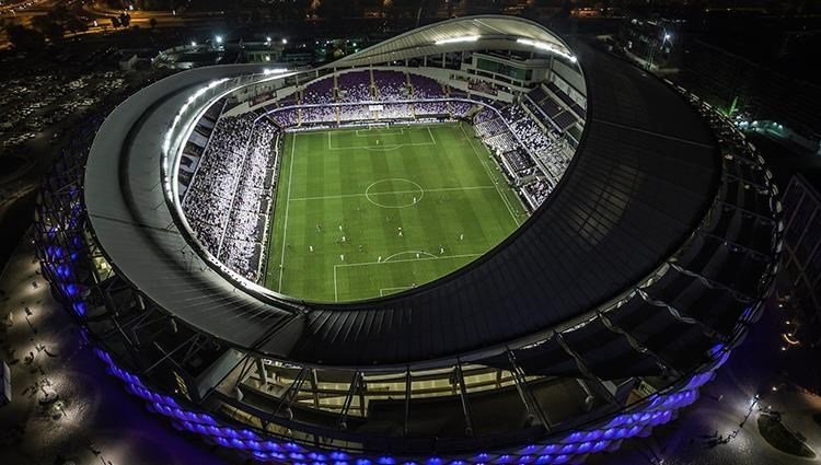 هل تعلم النادي الوحيد الذي يمتلك 3 ملاعب عالمية؟