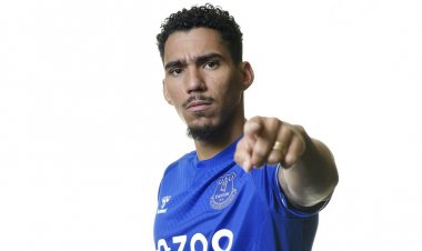 لوريرو يجتاز المرحلة الأخيرة قبل الانتقال للوحدة