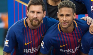 ميسي: شعرت بالأسى بعد رحيل نيمار عن برشلونة