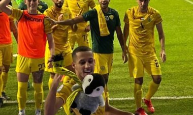 علي صالح يثير غضب النصراوية ب"دمية البطريق".