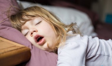 أعراض وعلاج انقطاع النفس الانسدادي النومي عند الأطفال