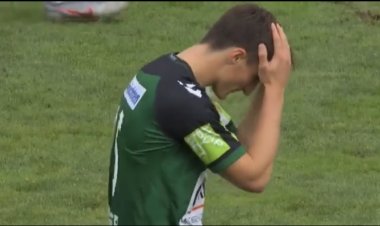 أغرب هدف في عالم كرة القدم من المدافع الساذج (فيديو)