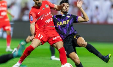 شباب الأهلي يُدمي العين بضربة "عزيز"