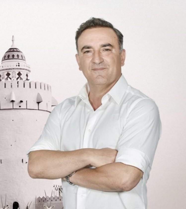 الوحدة يقيل كارفالهال.. ويتعاقد مع مدرب إسباني