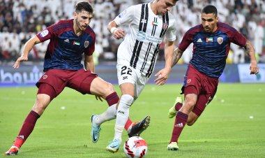 الوحدة يبتسم أمام الكبار