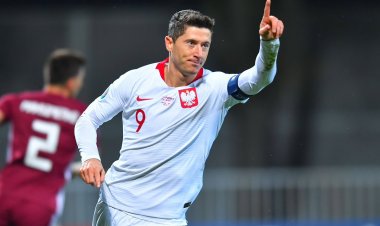 ليفاندوفسكي وحيدا في هجوم بولندا وخيمنيز بين بدلاء المكسيك