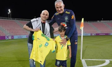 المكافأة قميص البرازيل.. الشاب الذي حمل حفيد تيتي فلسطيني يعيش في الامارات