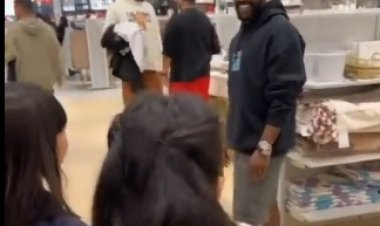 طفلة تحرج نواف العابد: لماذا لم تفوزوا بكأس العالم؟