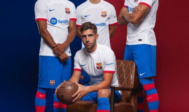 قميص برشلونة الاحتياطي يثير الجدل