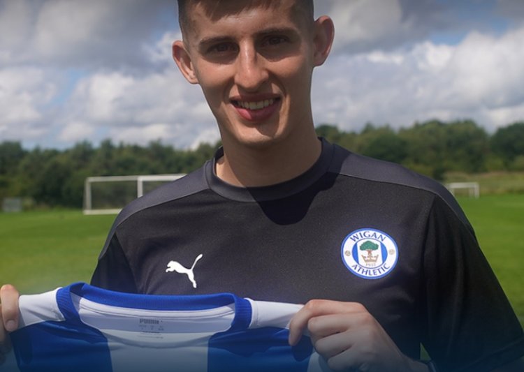 لاعب يؤجل فحصه الطبي لسبب غريب