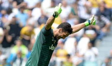 بوفون يقترب من وداع ملاعب المستديرة