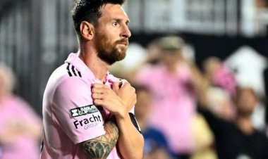 ميسي يختار أفضل زملاء لعب بجوارهم