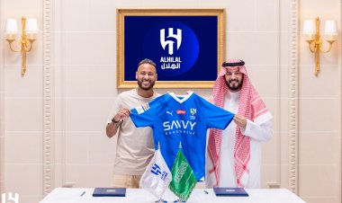 رسميا.. نيمار هلالي