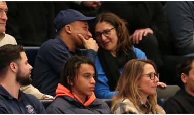 والدة مبابي: عاملتم ابني كالكلب