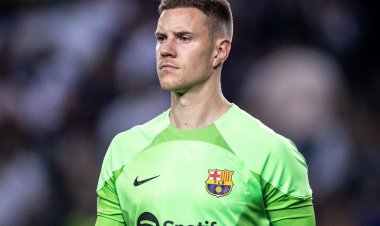 رسميًا.. برشلونة يمدد عقد مارك أندريه تير شتيجن حتى 2028