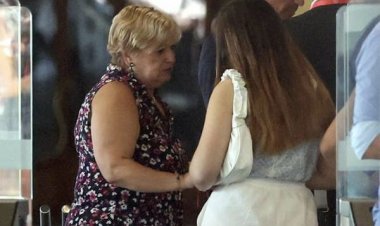 تداعيات القبلة.. نقل والدة رئيس الاتحاد الإسباني إلى المستشفى