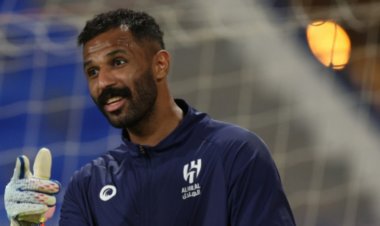 محمد العويس يهدد الهلال السعودي باعتزاله كرة القدم
