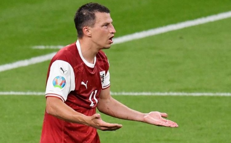 مونشنغلادباخ يعلن عن إصابة مدافعه بالسرطان