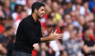 أرتيتا يدافع عن تغيير طريقة لعب آرسنال