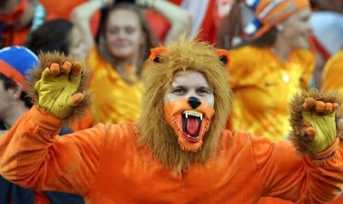 الاتحاد الهولندي للكرة يعترف بدفع فدية كبيرة