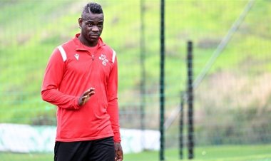 بالوتيلي يعود للدوري التركي