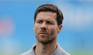 رئيس ليفركوزن يرد على التكهنات بشأن ألونسو