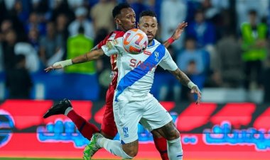 الهلال يتعثر أمام ضمك