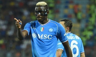 أوسيمين يكشف عن وضعه في نابولي