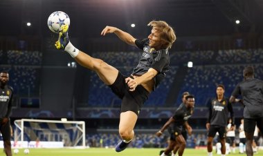 أنشيلوتي يكشف حقيقة خلافه مع مودريتش