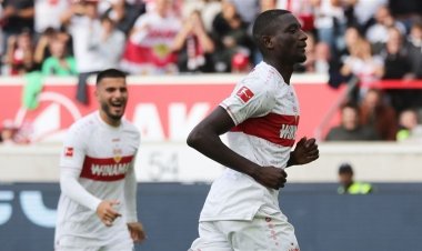 شتوتغارت في صدارة البوندسليغا ودورتموند وصيفاً
