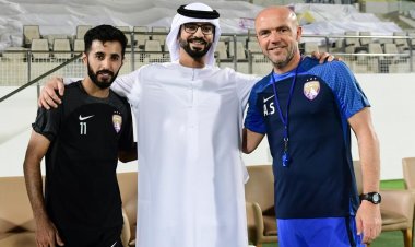 لقاء سلطان بن حمدان مع لاعبي "العين" وينقل لهم تحيات هزاع بن زايد