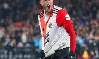 برشلونة يراقب عن كثب سانتياجو خيمينيز تمهيدًا لضمه