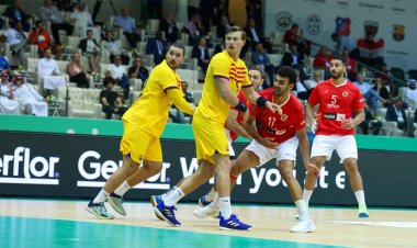 يد الأهلي المصري يخسر أمام برشلونة