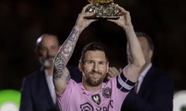 ليونيل ميسي يقدم الكرة الذهبية لجماهير إنتر ميامي