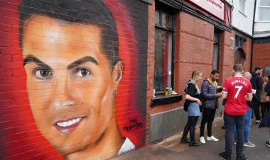 استبدال جدارية لكريستيانو رونالدو في مانشستر