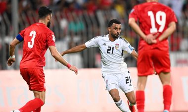 الامارات يواصل الصدارة بهزيمة البحرين