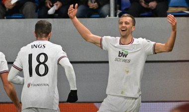 وست هام يضمن مقعداً في دور الـ16