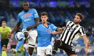 يوفنتوس يهزم نابولي ويخطف الصدارة مؤقتا