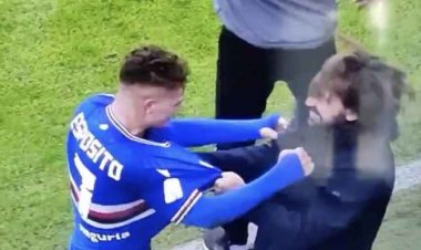 احتفال صادم من لاعب سامبدوريا مع مدربه بيرلو