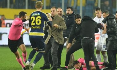 اعتقال رئيس نادٍ تركي لكم حكماً في وجهه