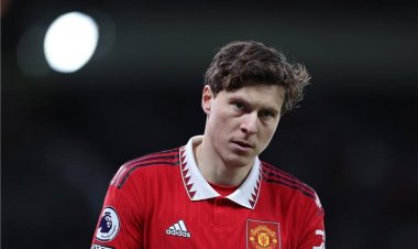 مانشستر يونايتد يبلغ ليندلوف بتجديد عقده