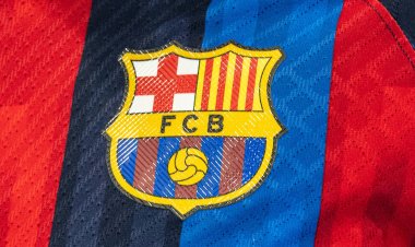 برشلونة يشكو أحد الرعاة بسبب مبلغ مالي