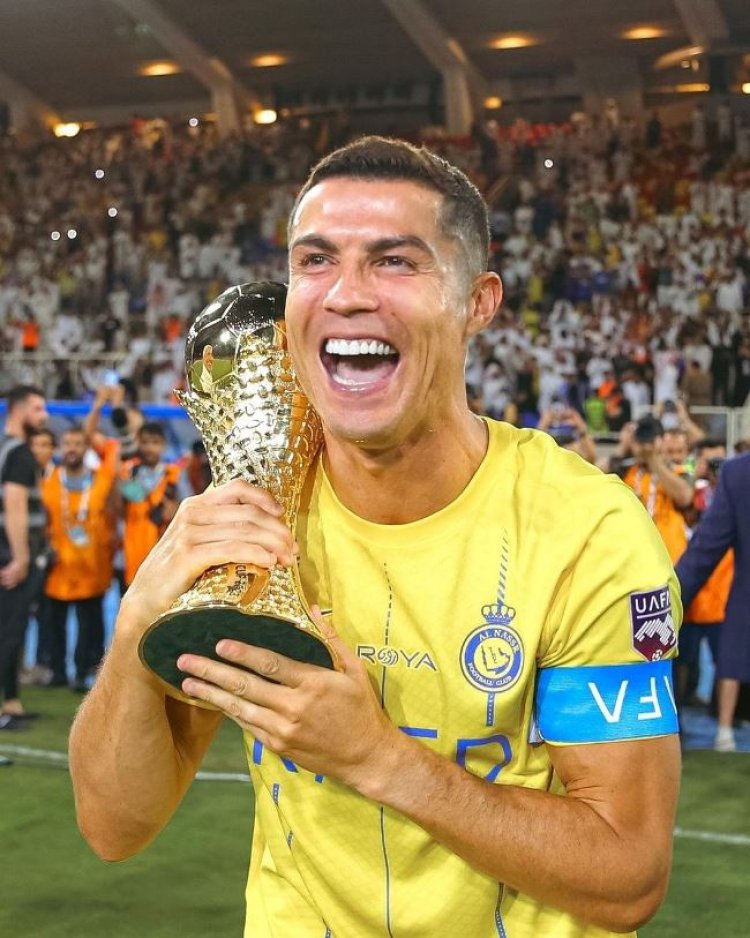 كريستيانو رونالدو يحصل على جائزة مارادونا لأفضل هداف في العالم من جلوب سوكر